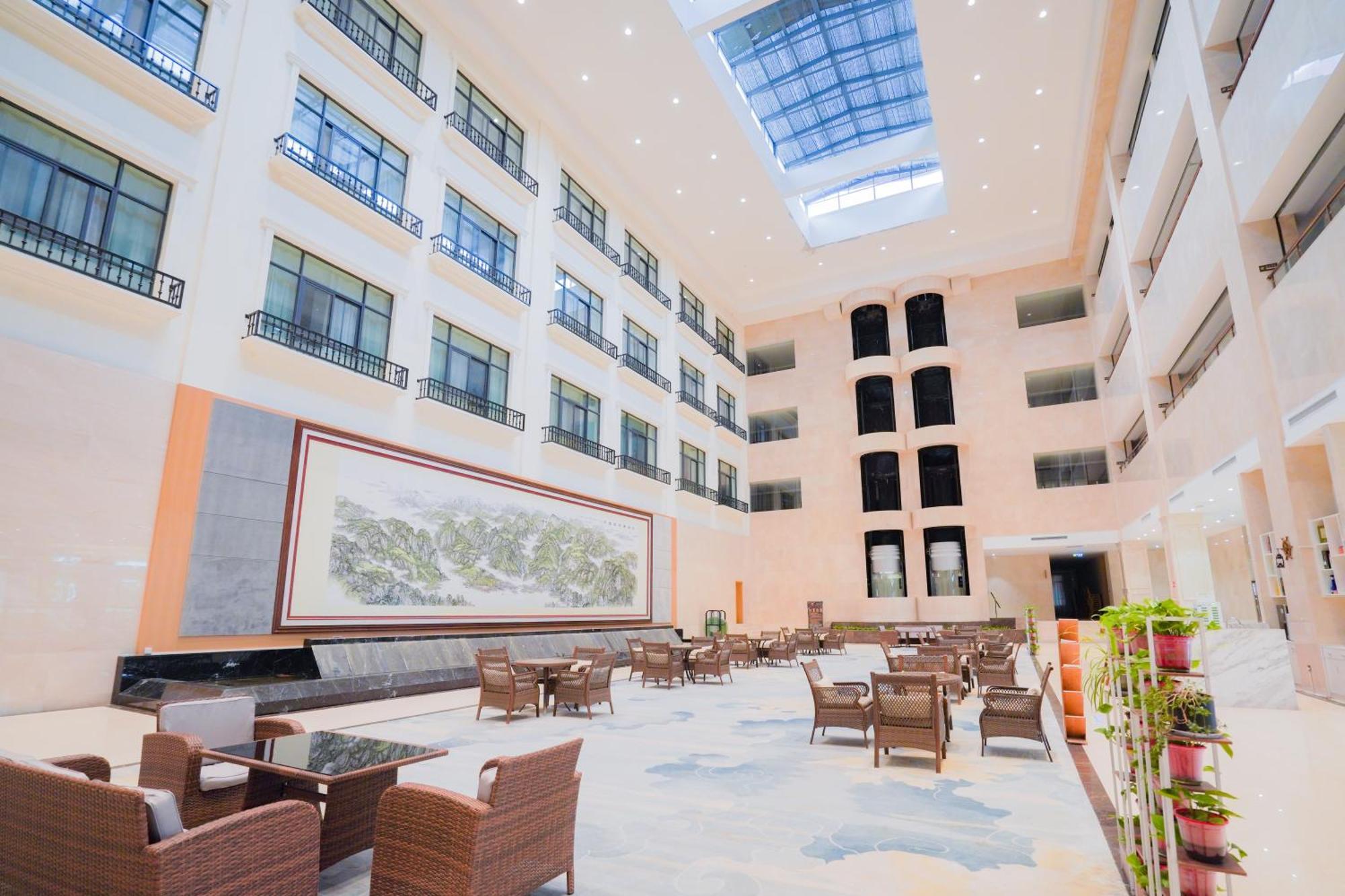 Huashan Xinghe International Hotel 华阴 外观 照片